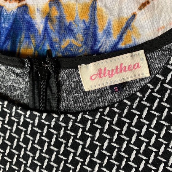 NWOT ALYTHEA cropped 3/4 sleeve top - Picture 4 of 4